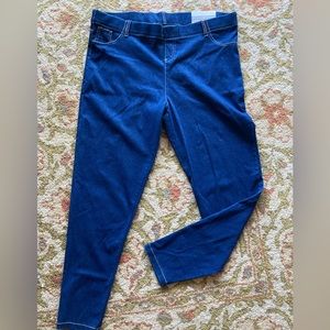 NWT SERRA stretchy dark blue jeggings